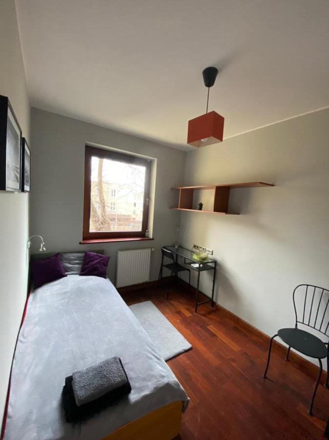 Niewielki Pokoj Jedno Lub Dwuosobowy W Duzym Mieszkaniu W Gdansk Wrzeszcz Ul Smoluchowskiego Kolo Akademii Medycznej - Cooliving Esterno foto