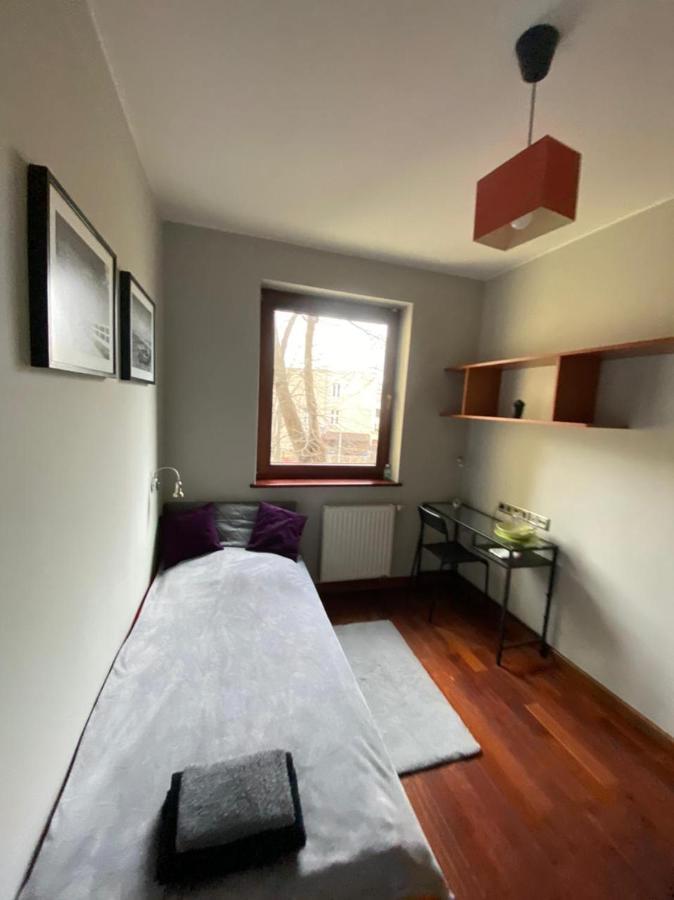 Niewielki Pokoj Jedno Lub Dwuosobowy W Duzym Mieszkaniu W Gdansk Wrzeszcz Ul Smoluchowskiego Kolo Akademii Medycznej - Cooliving Esterno foto