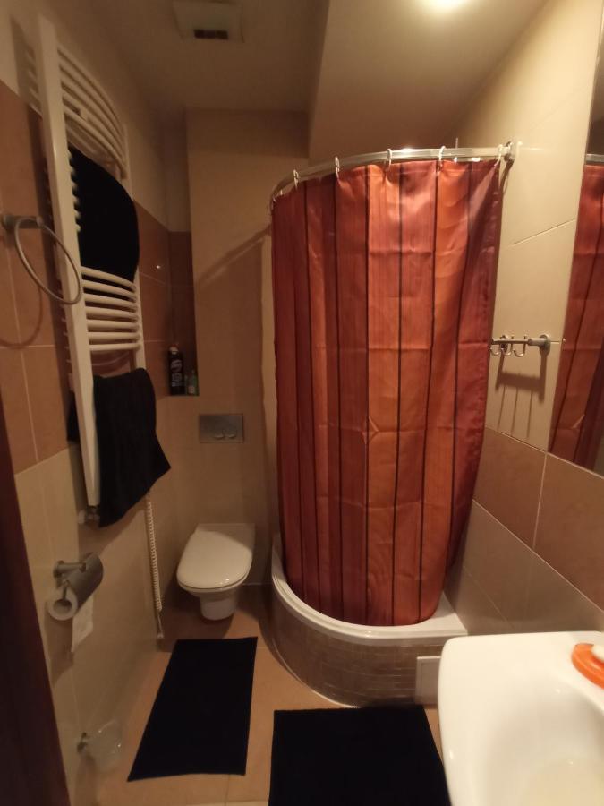 Niewielki Pokoj Jedno Lub Dwuosobowy W Duzym Mieszkaniu W Gdansk Wrzeszcz Ul Smoluchowskiego Kolo Akademii Medycznej - Cooliving Esterno foto